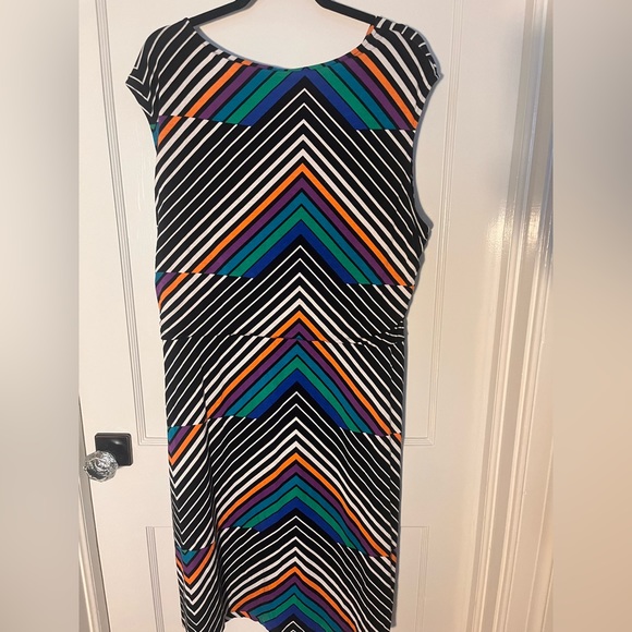#32 NWT Calvin Klein Chevron Striped Midi Dress 1X - Picture 4 of 4